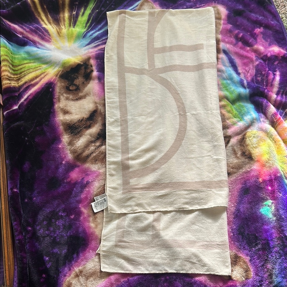 🔸⚪️H&M Geometric Cream and Brown Scarf⚪️🔸